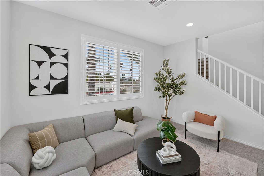 1115 N Vecino
