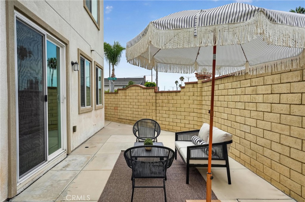 1115 N Vecino