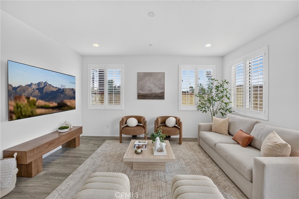 1115 N Vecino