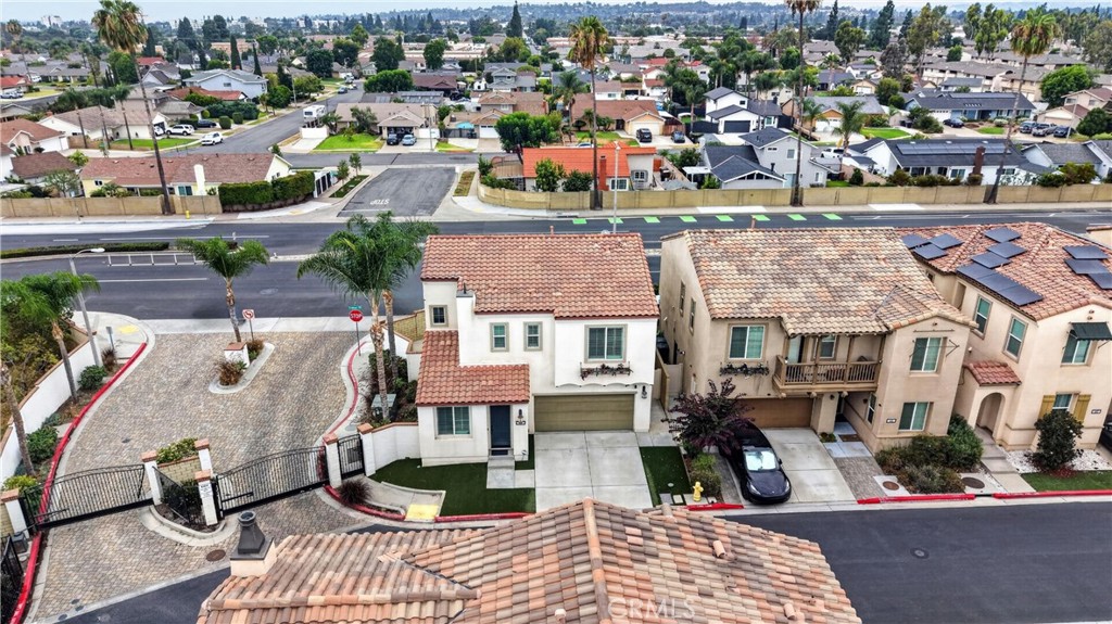 1115 N Vecino