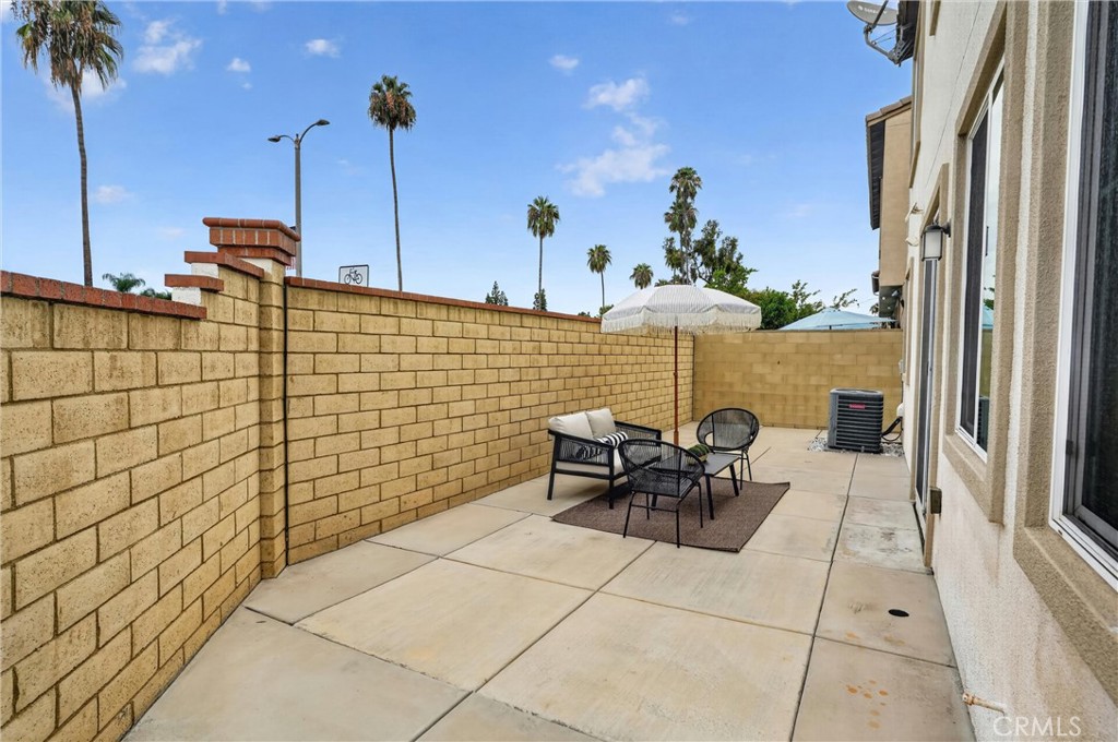 1115 N Vecino