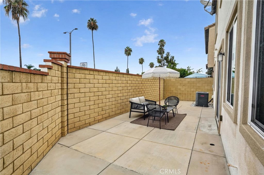 1115 N Vecino