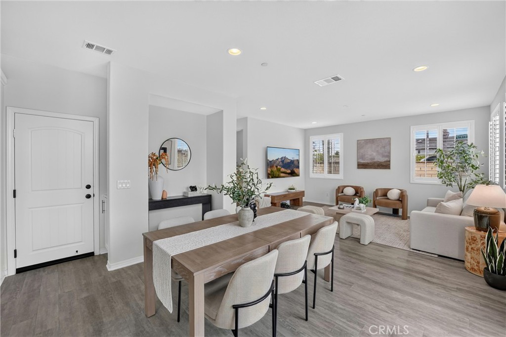 1115 N Vecino
