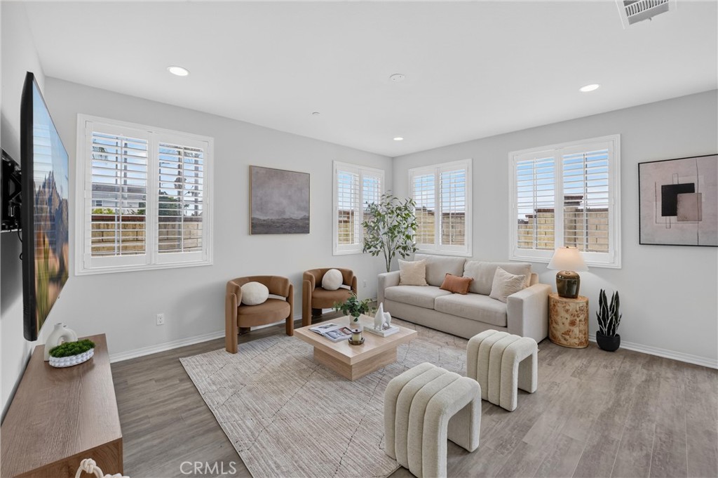 1115 N Vecino