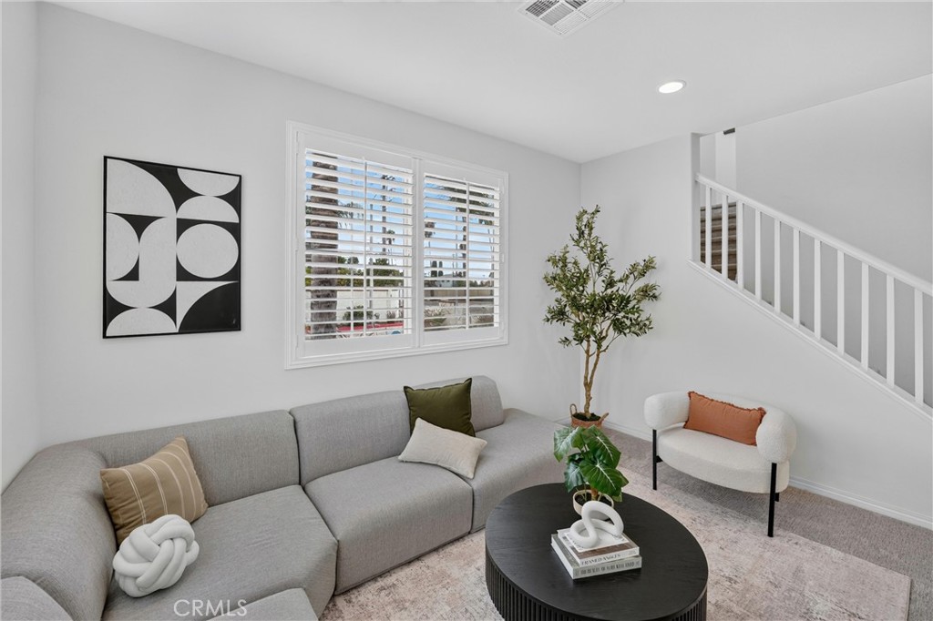 1115 N Vecino