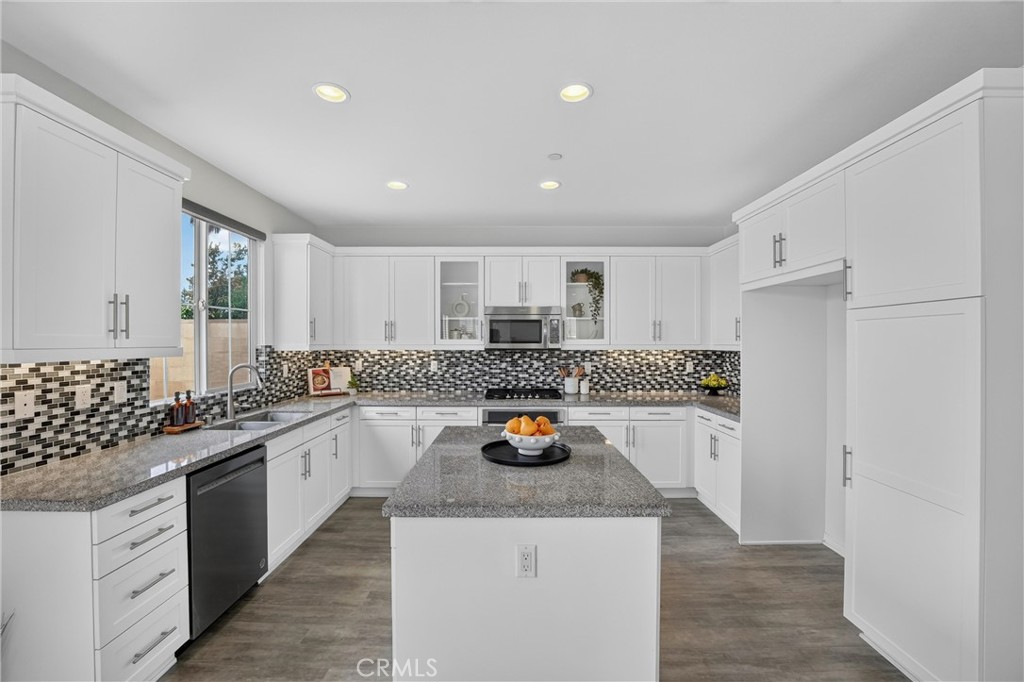 1115 N Vecino