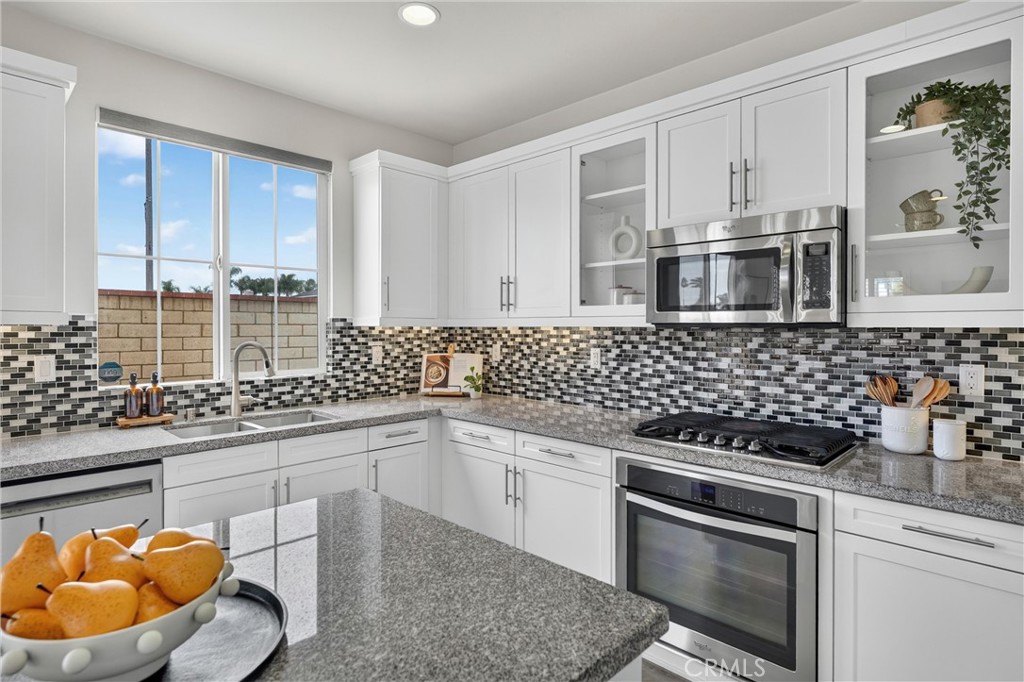 1115 N Vecino