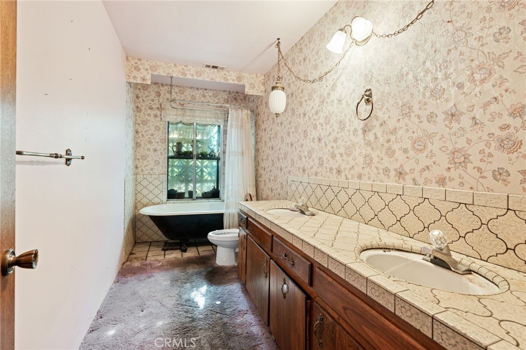 3730 N Armstrong Avenue