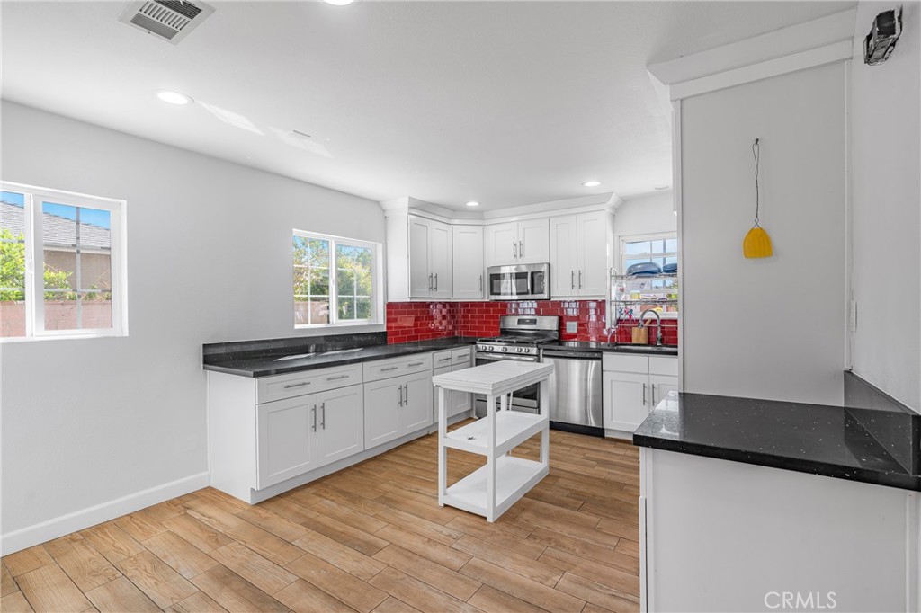 11542 Robert Lane
