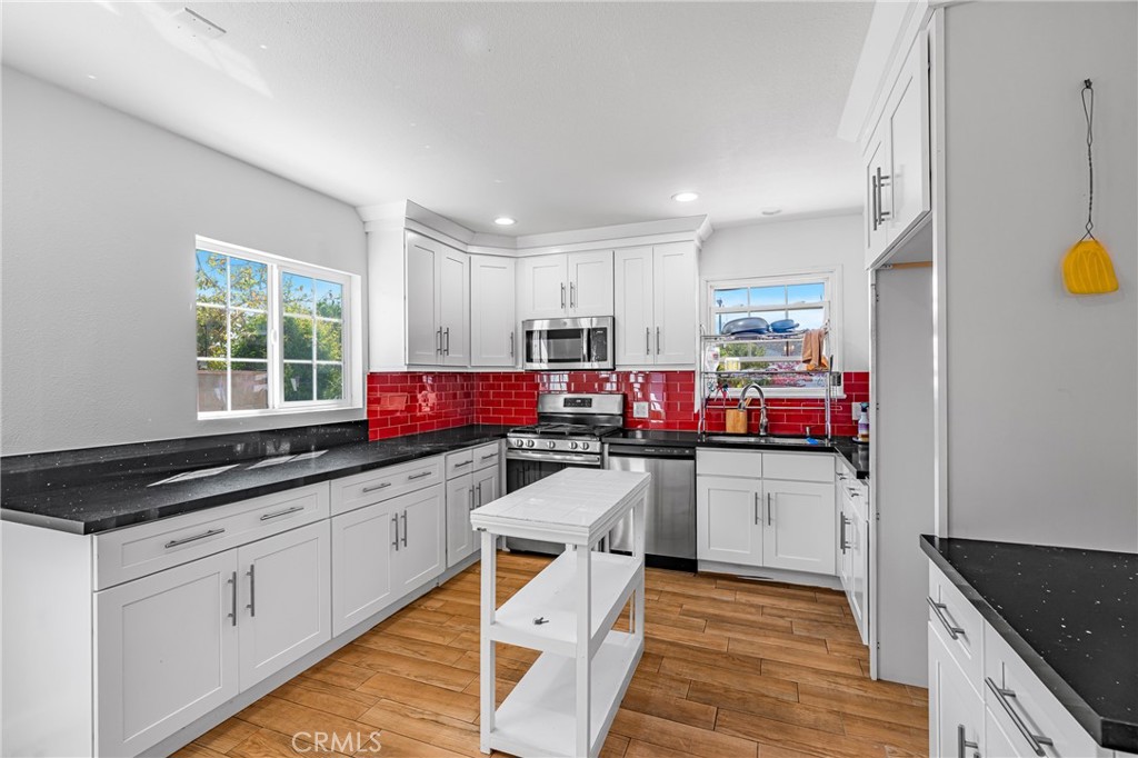 11542 Robert Lane