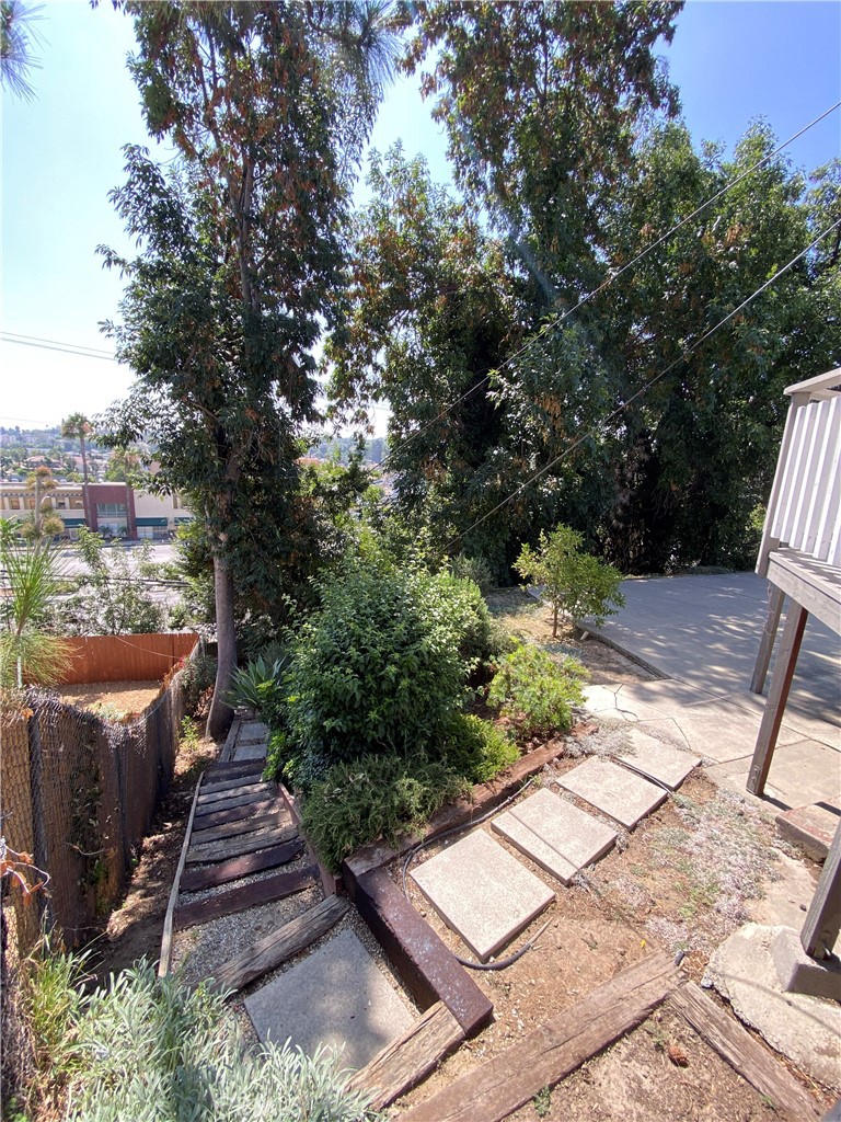 408 De La Fuente Street