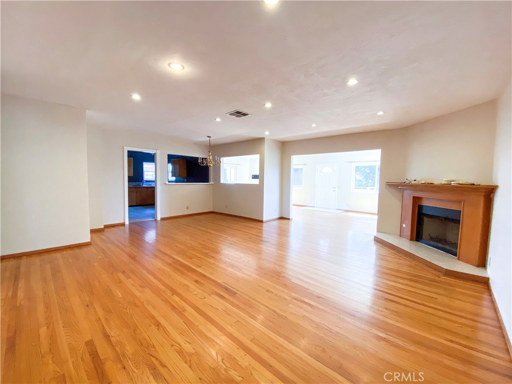 408 De La Fuente Street