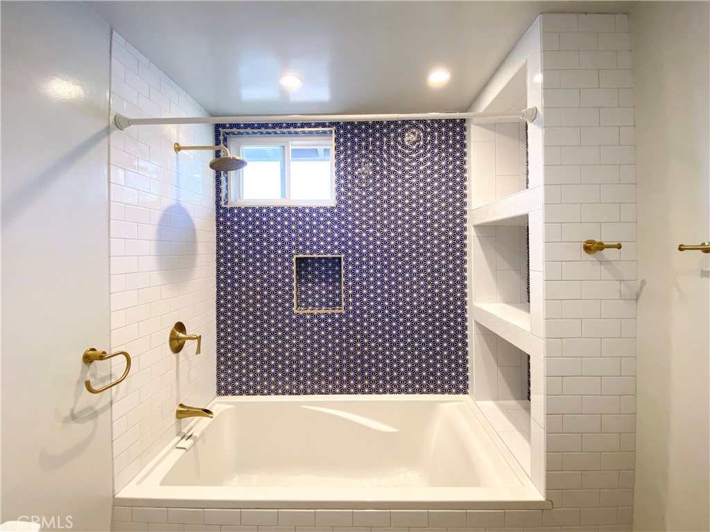 408 De La Fuente Street