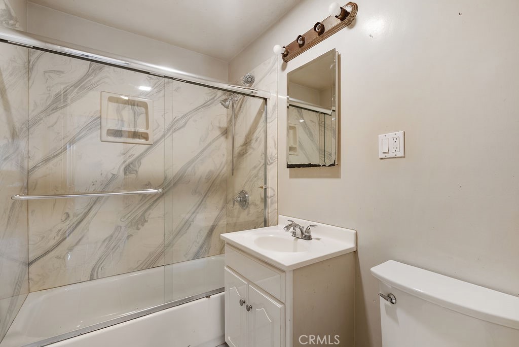 3233 Dorchester Avenue