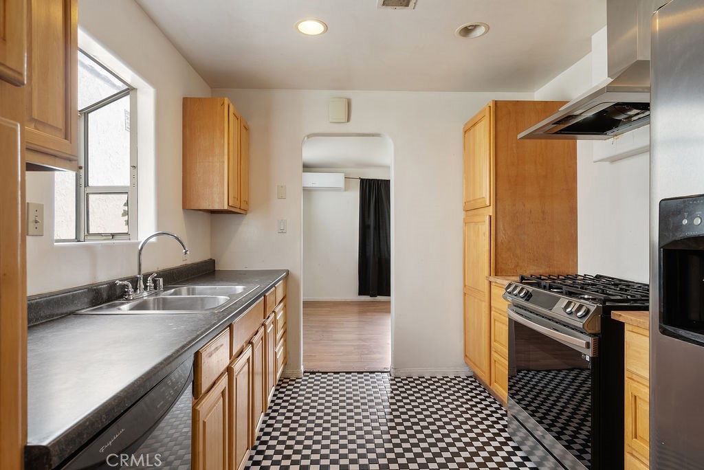 3233 Dorchester Avenue