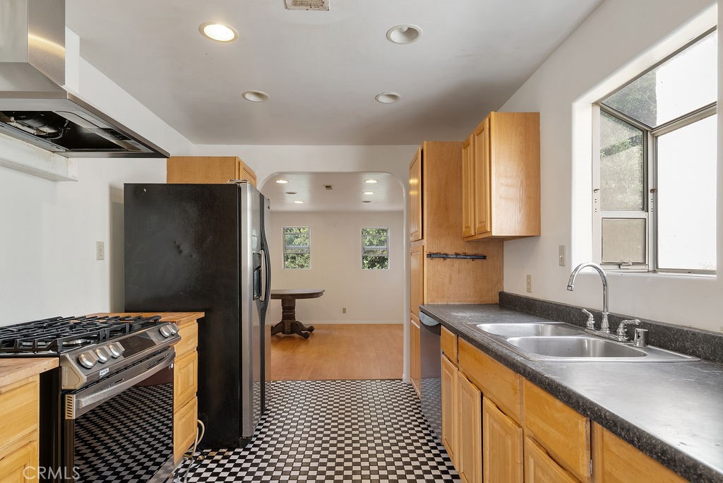 3233 Dorchester Avenue