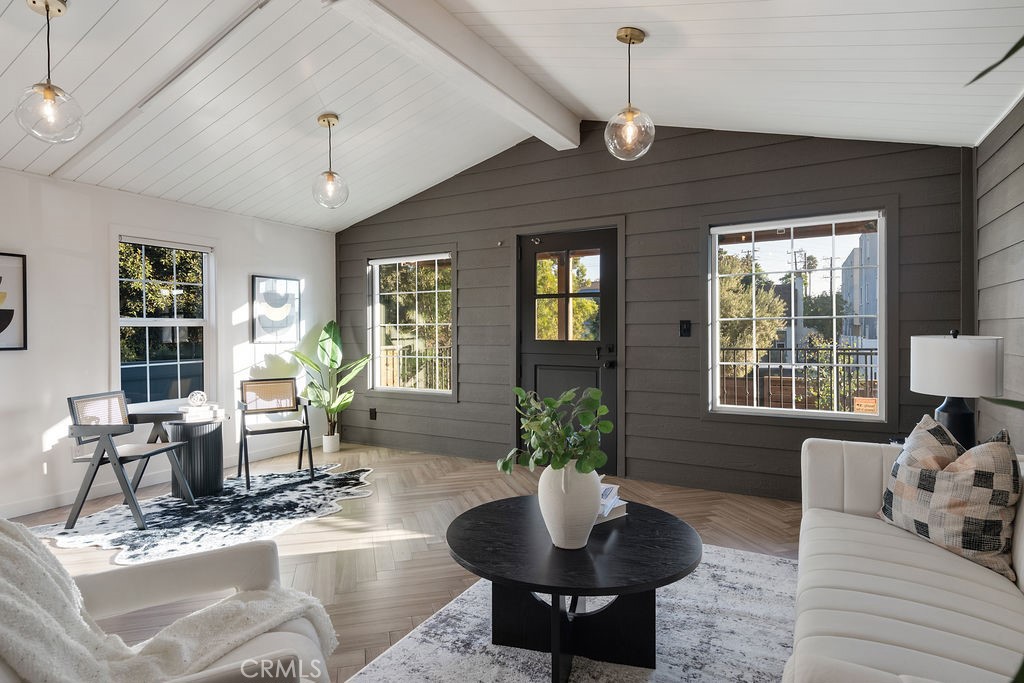 3041 Atwater