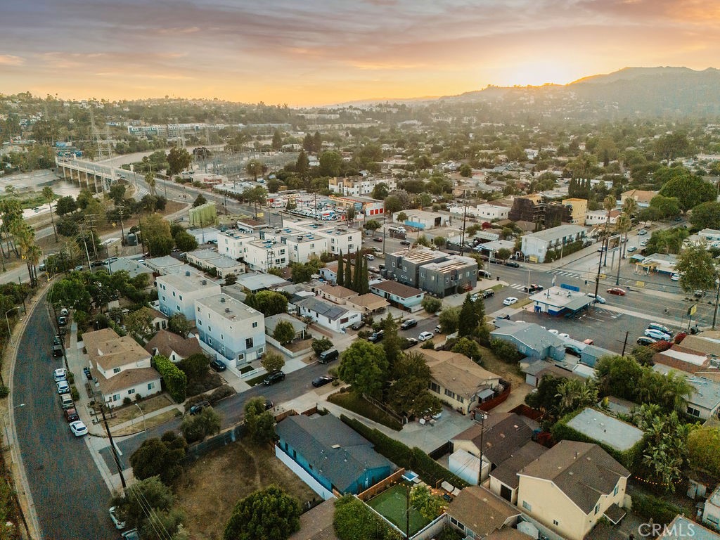 3041 Atwater