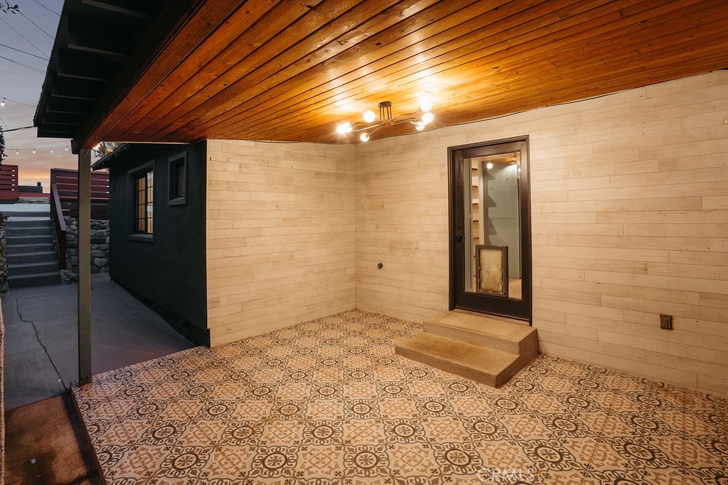 3041 Atwater
