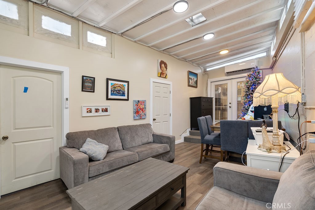 10200 Willow Springs