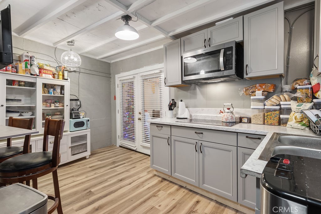 10200 Willow Springs