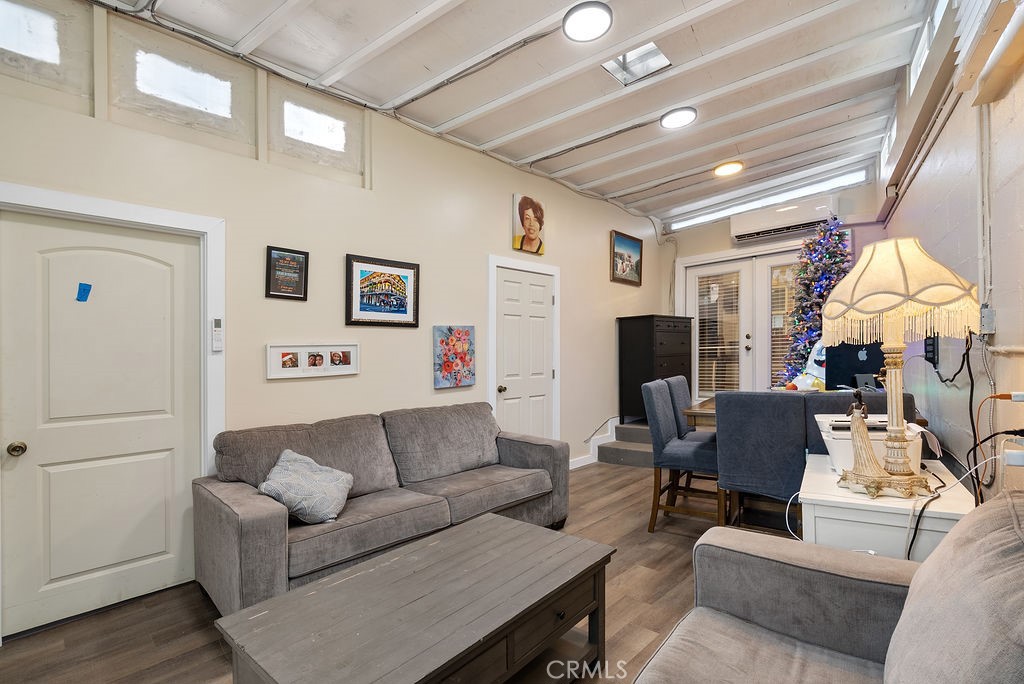 10200 Willow Springs