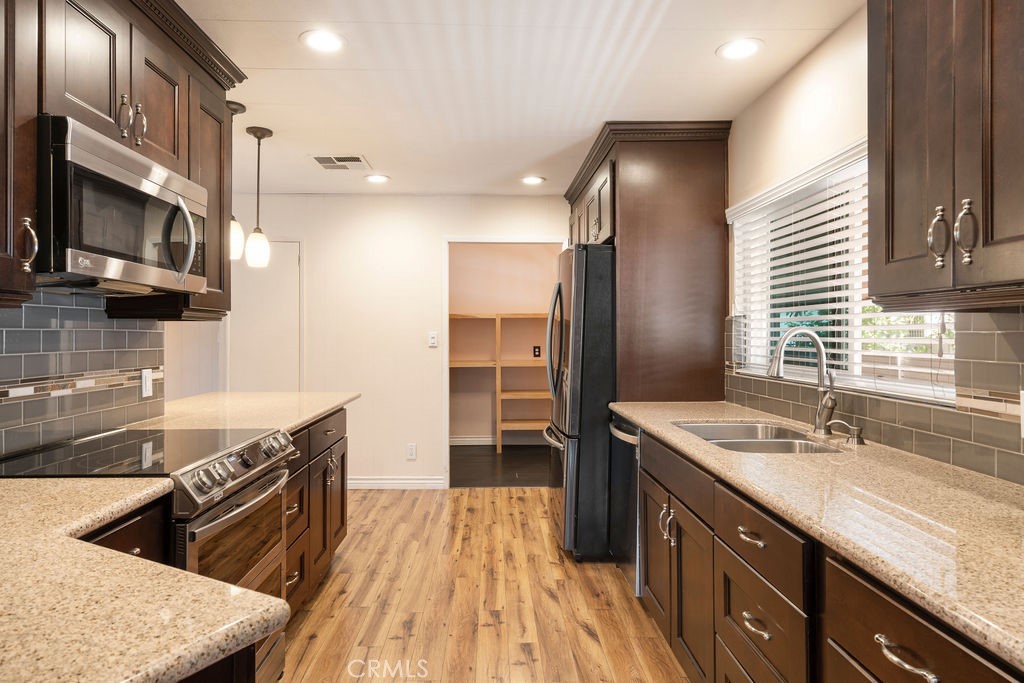 1235 Harbor Lake 13