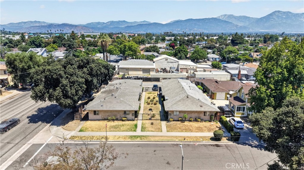 805 E 8th Street