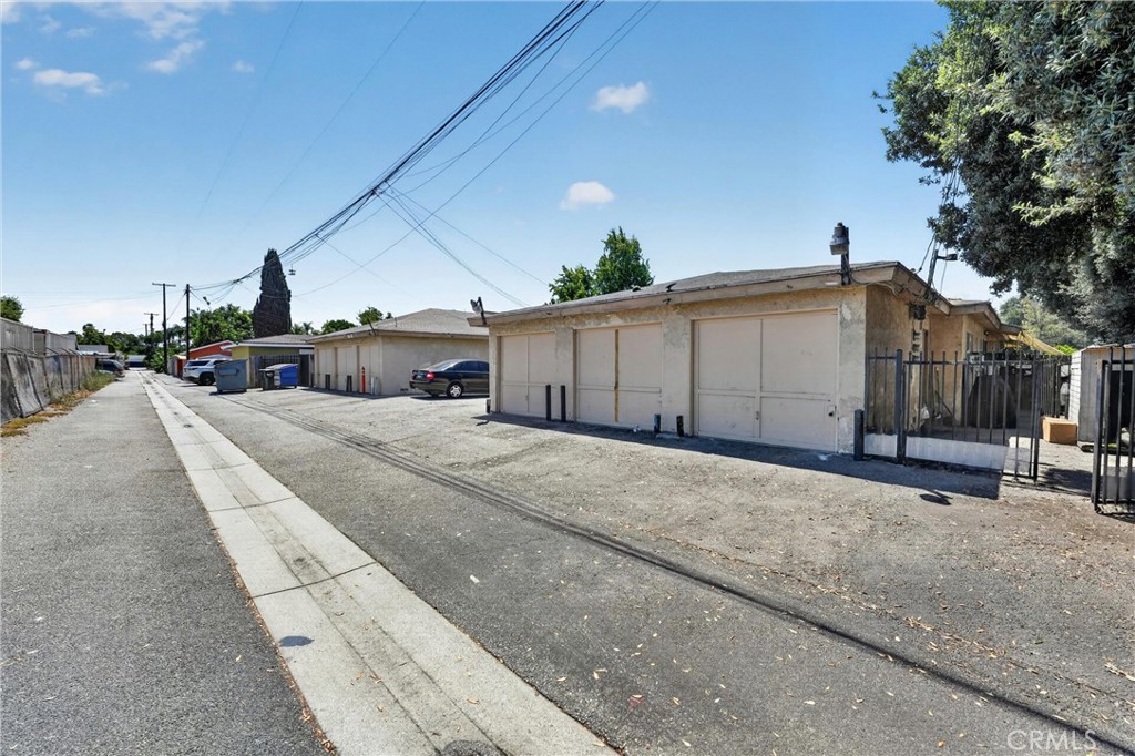 805 E 8th Street