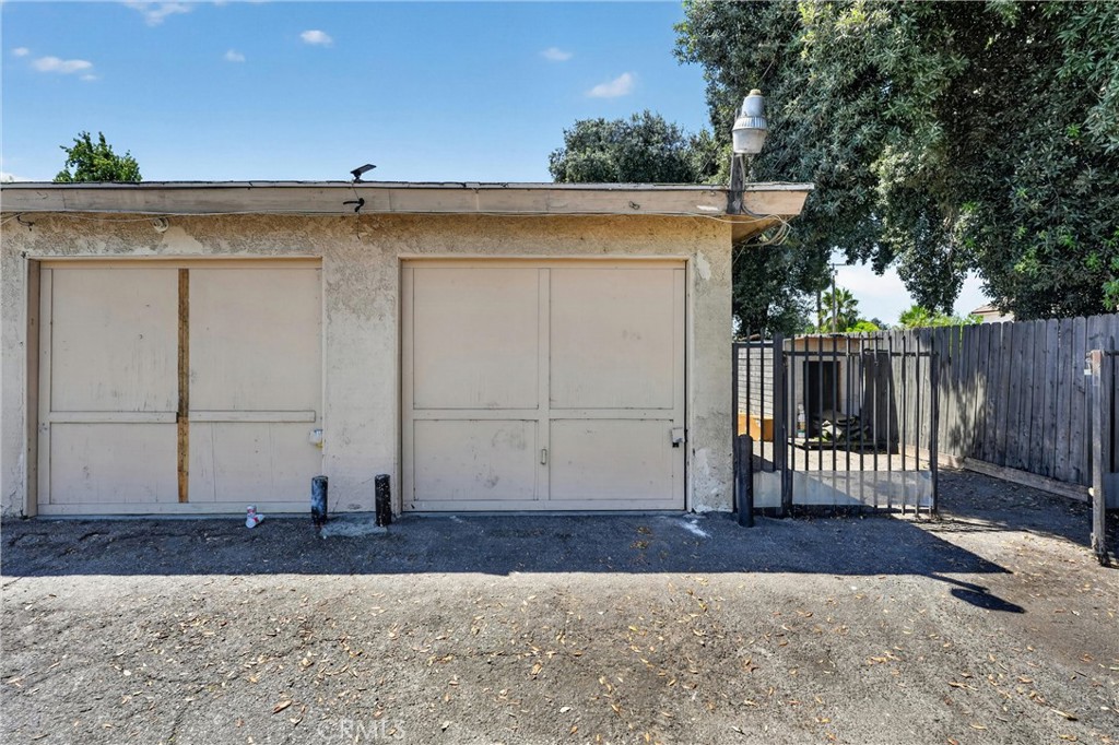 805 E 8th Street