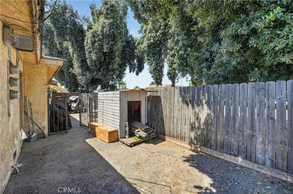 805 E 8th Street