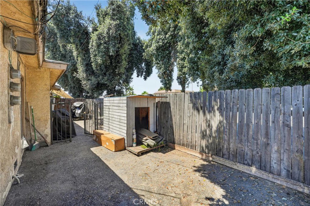 805 E 8th Street