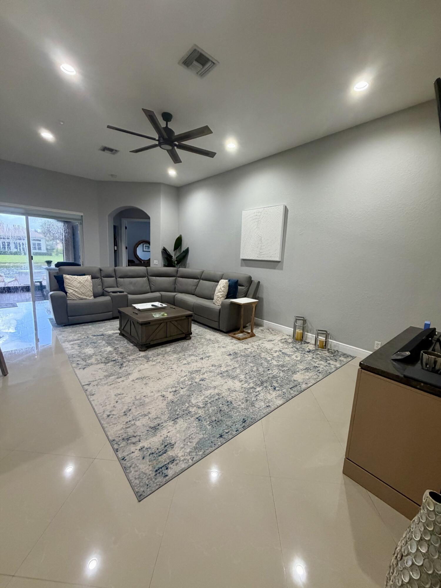 12200 NW 77TH Manor