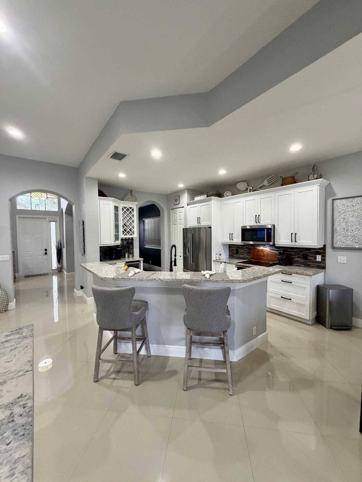 12200 NW 77TH Manor