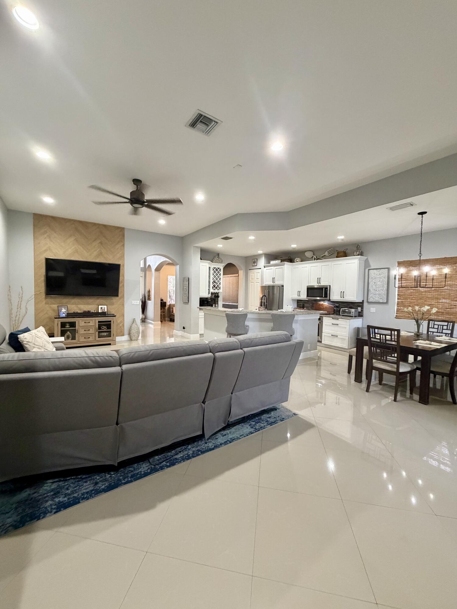 12200 NW 77TH Manor