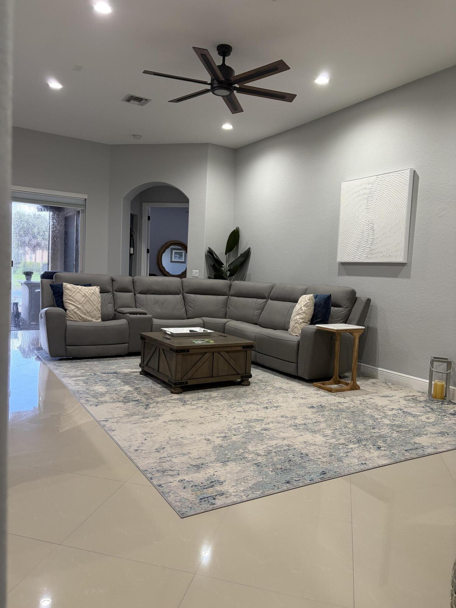 12200 NW 77TH Manor