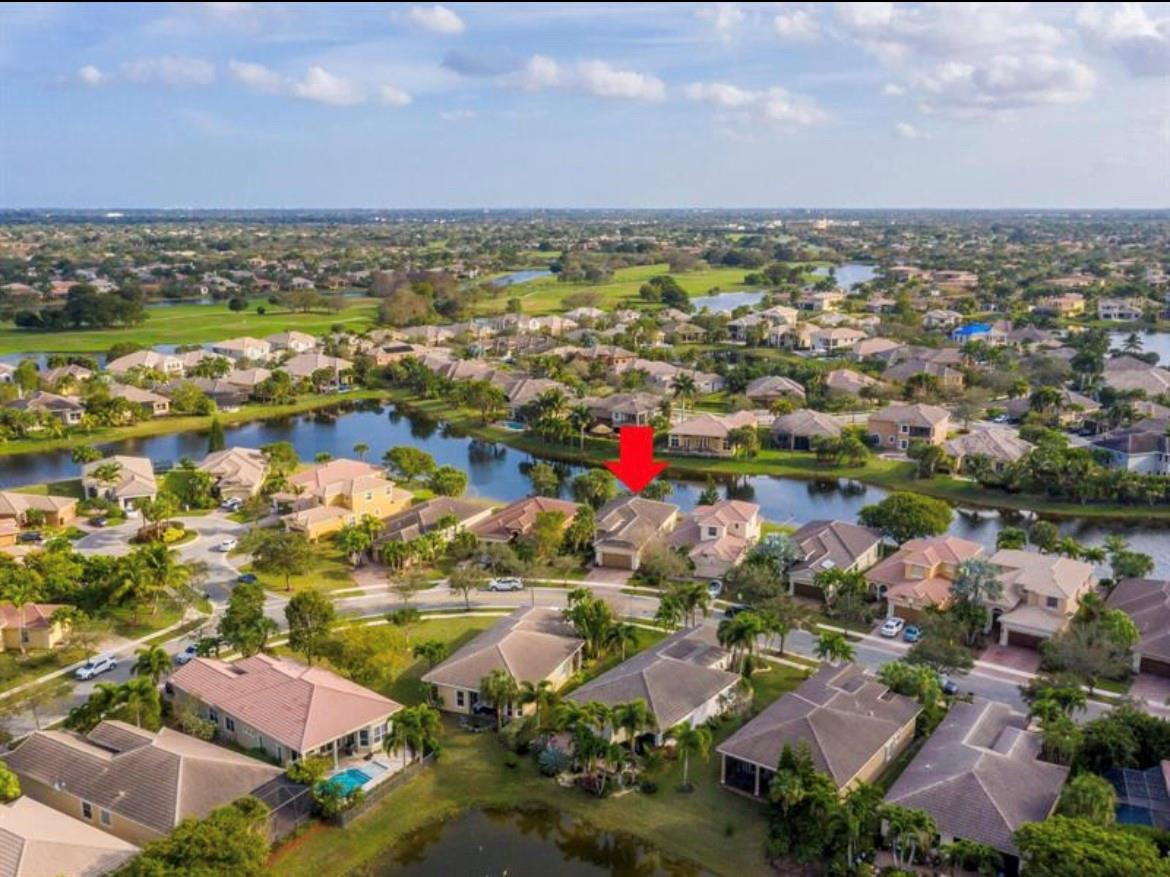 12200 NW 77TH Manor