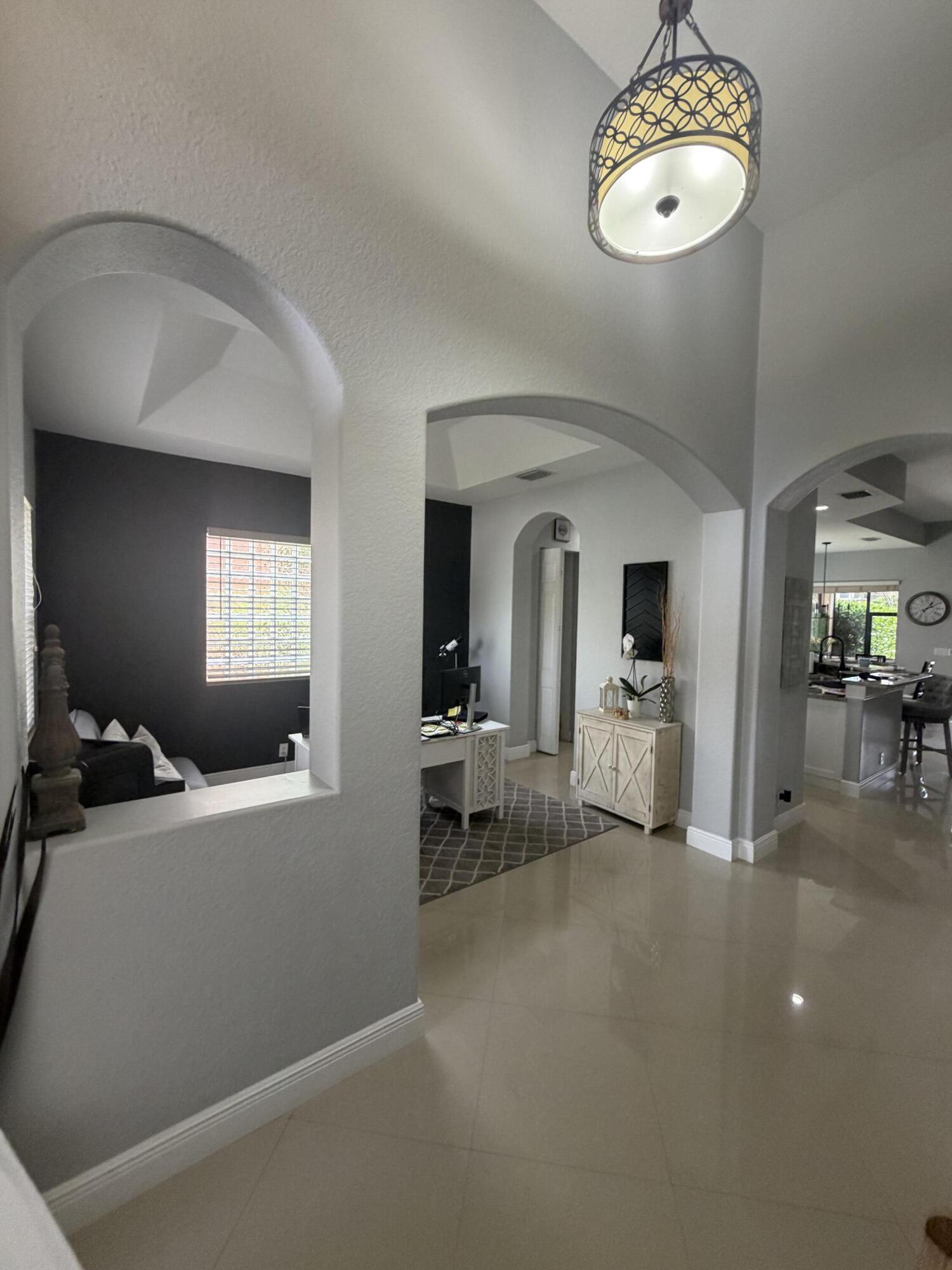 12200 NW 77TH Manor