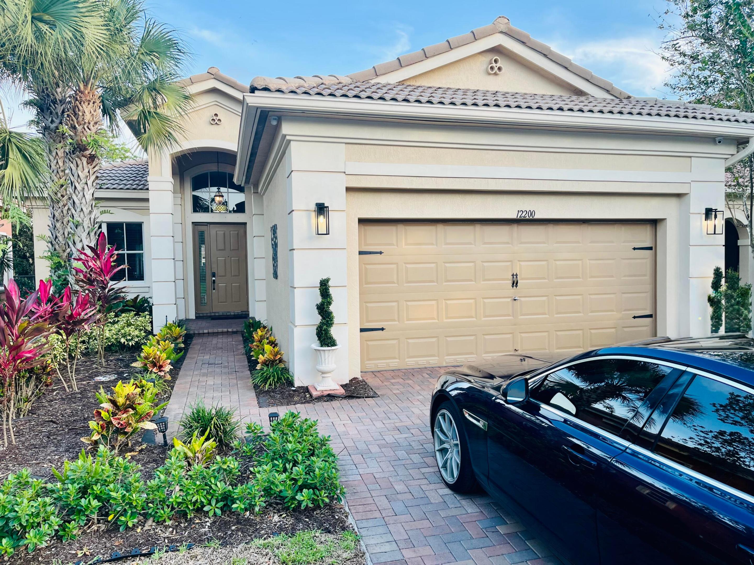 12200 NW 77TH Manor