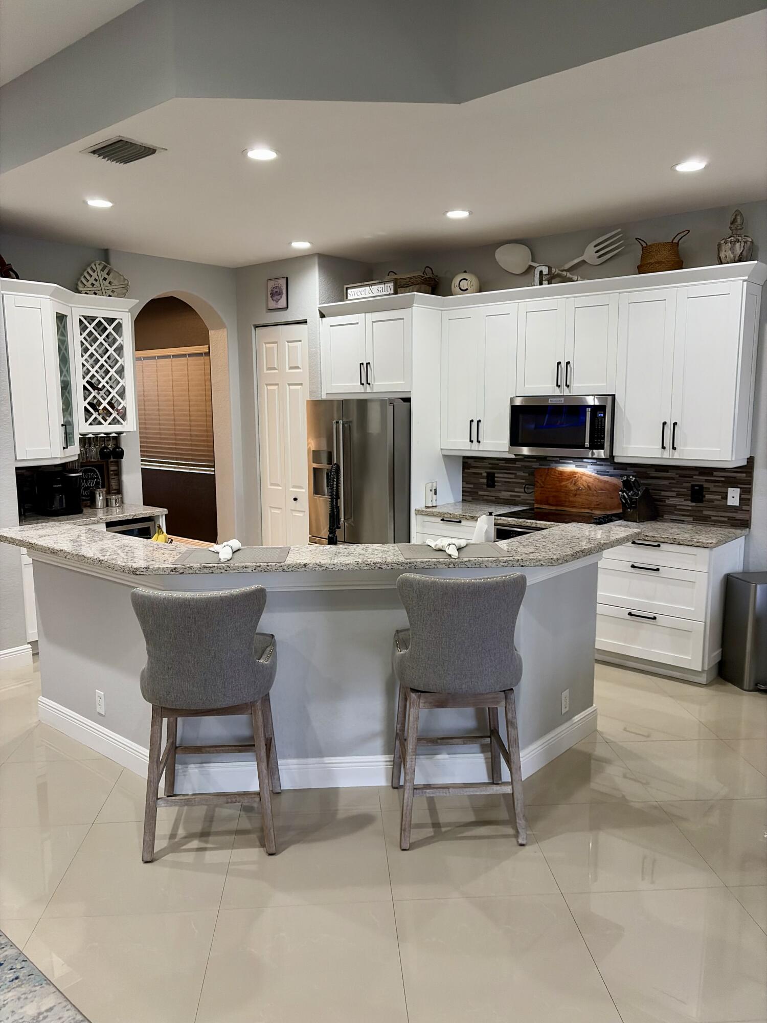 12200 NW 77TH Manor