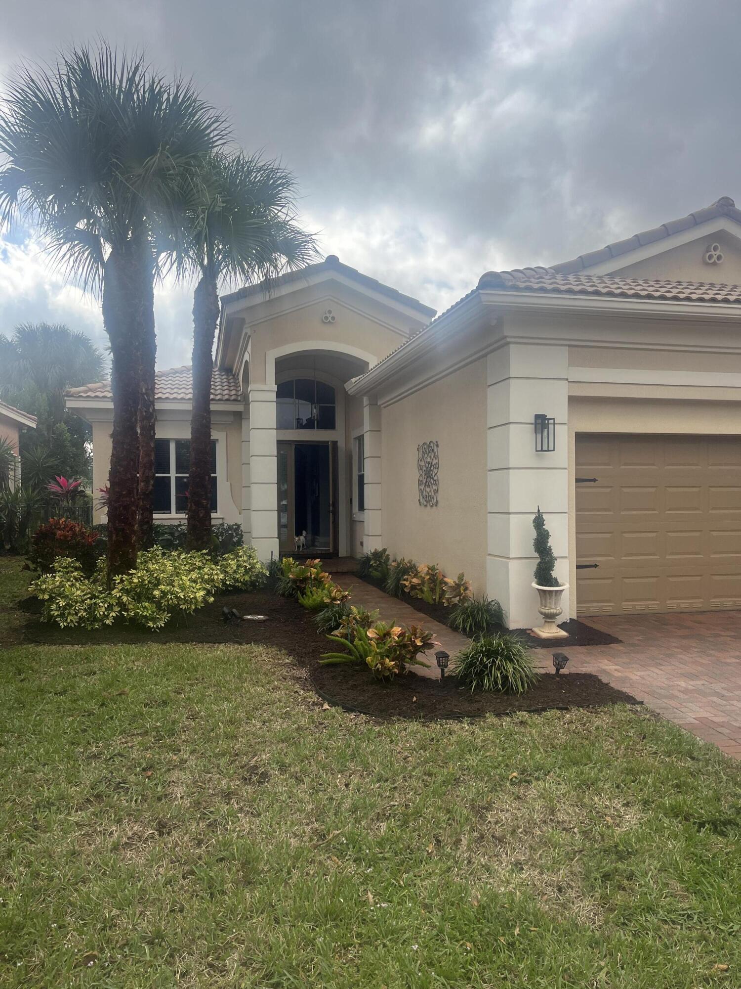 12200 NW 77TH Manor