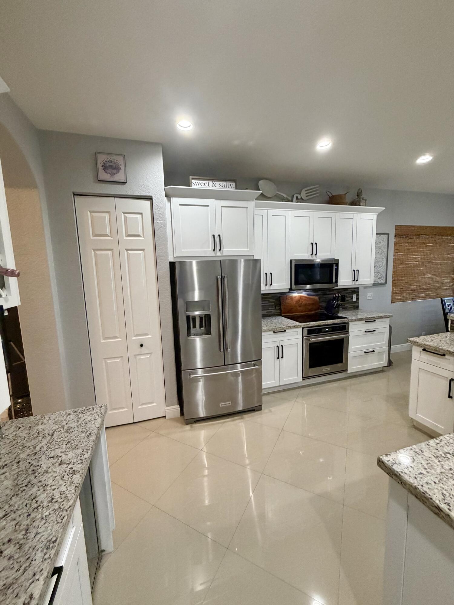 12200 NW 77TH Manor