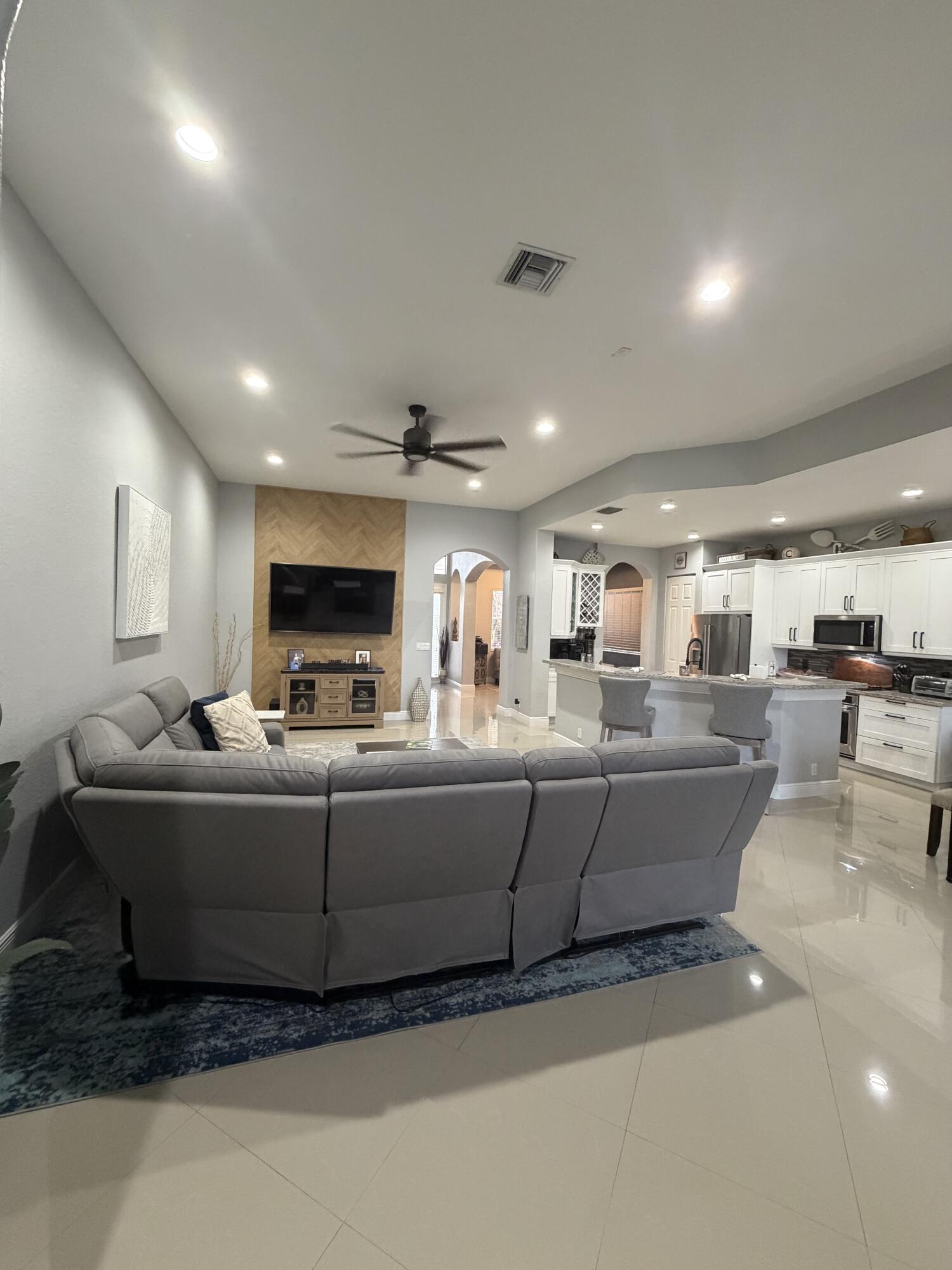 12200 NW 77TH Manor