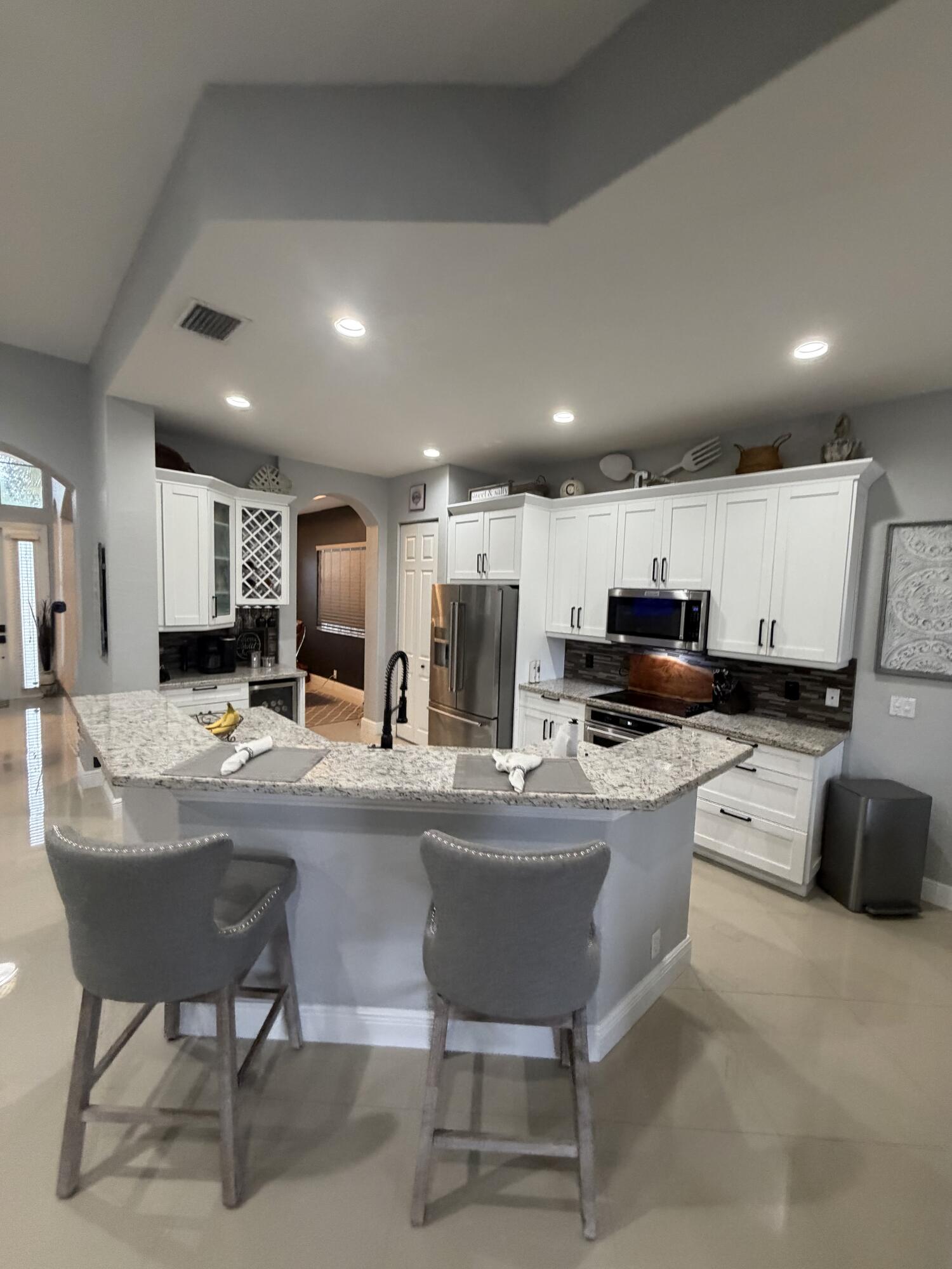 12200 NW 77TH Manor