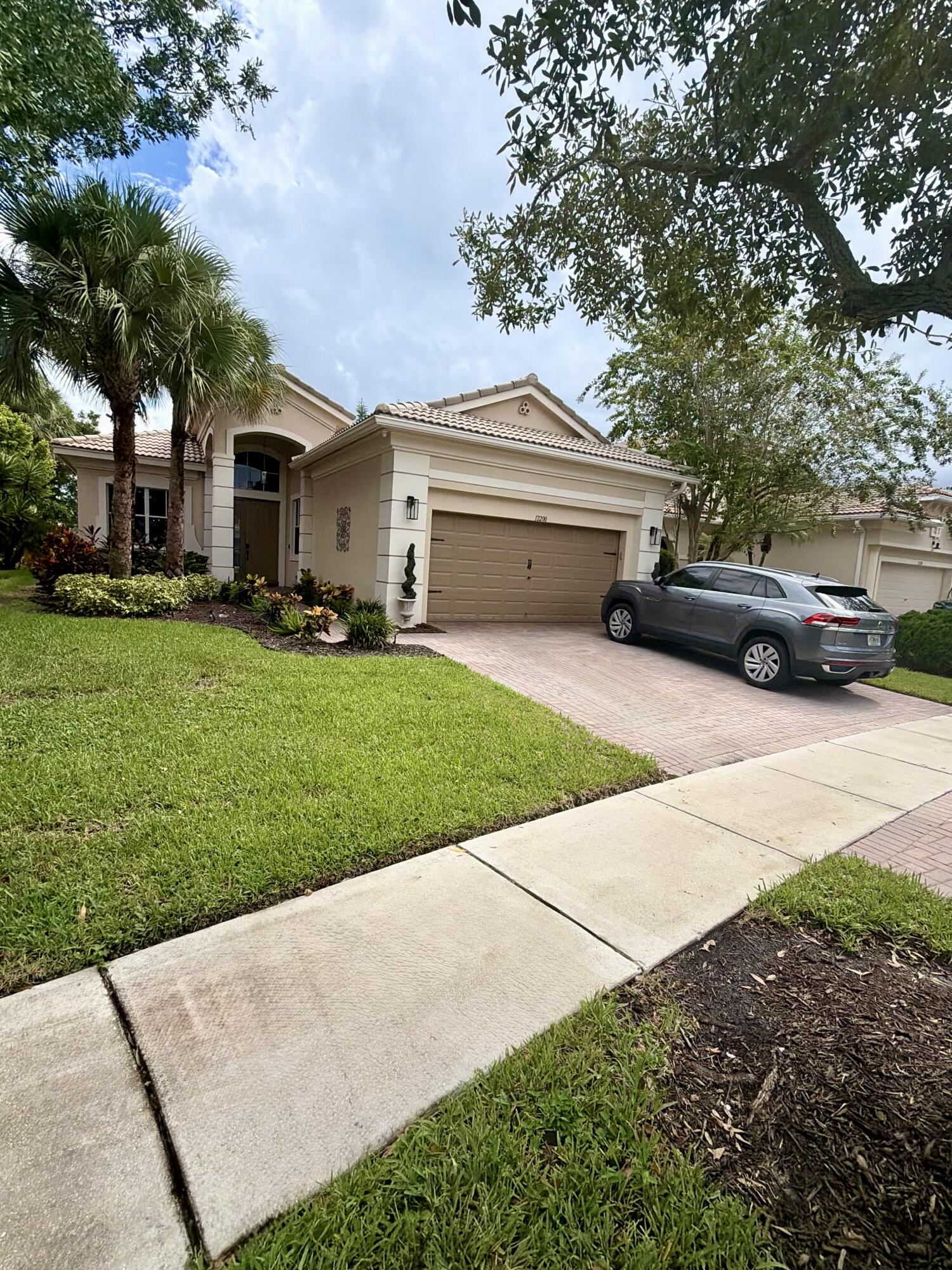 12200 NW 77TH Manor