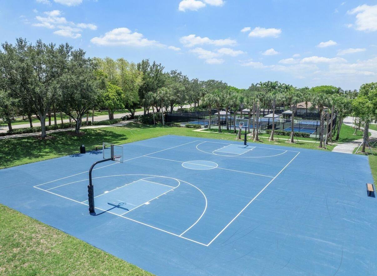 12200 NW 77TH Manor