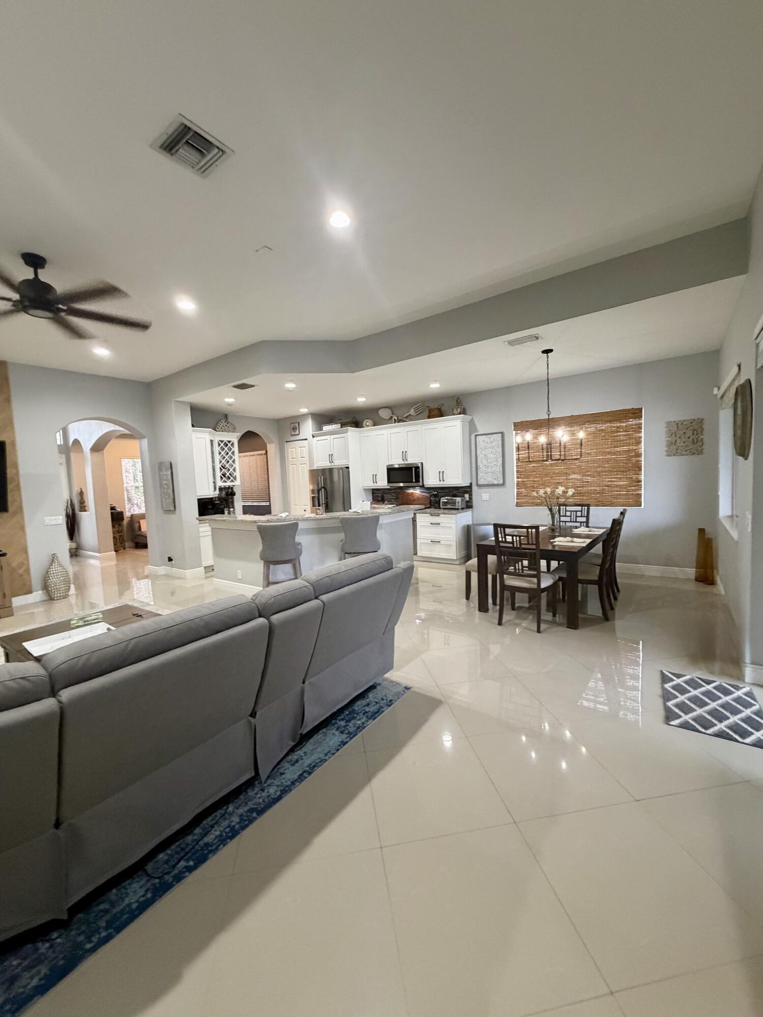 12200 NW 77TH Manor