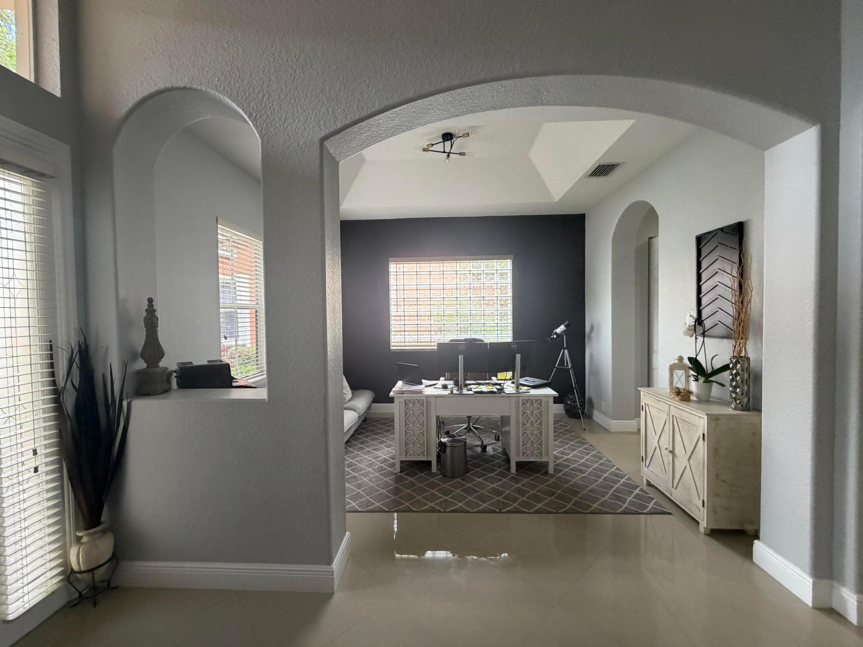 12200 NW 77TH Manor