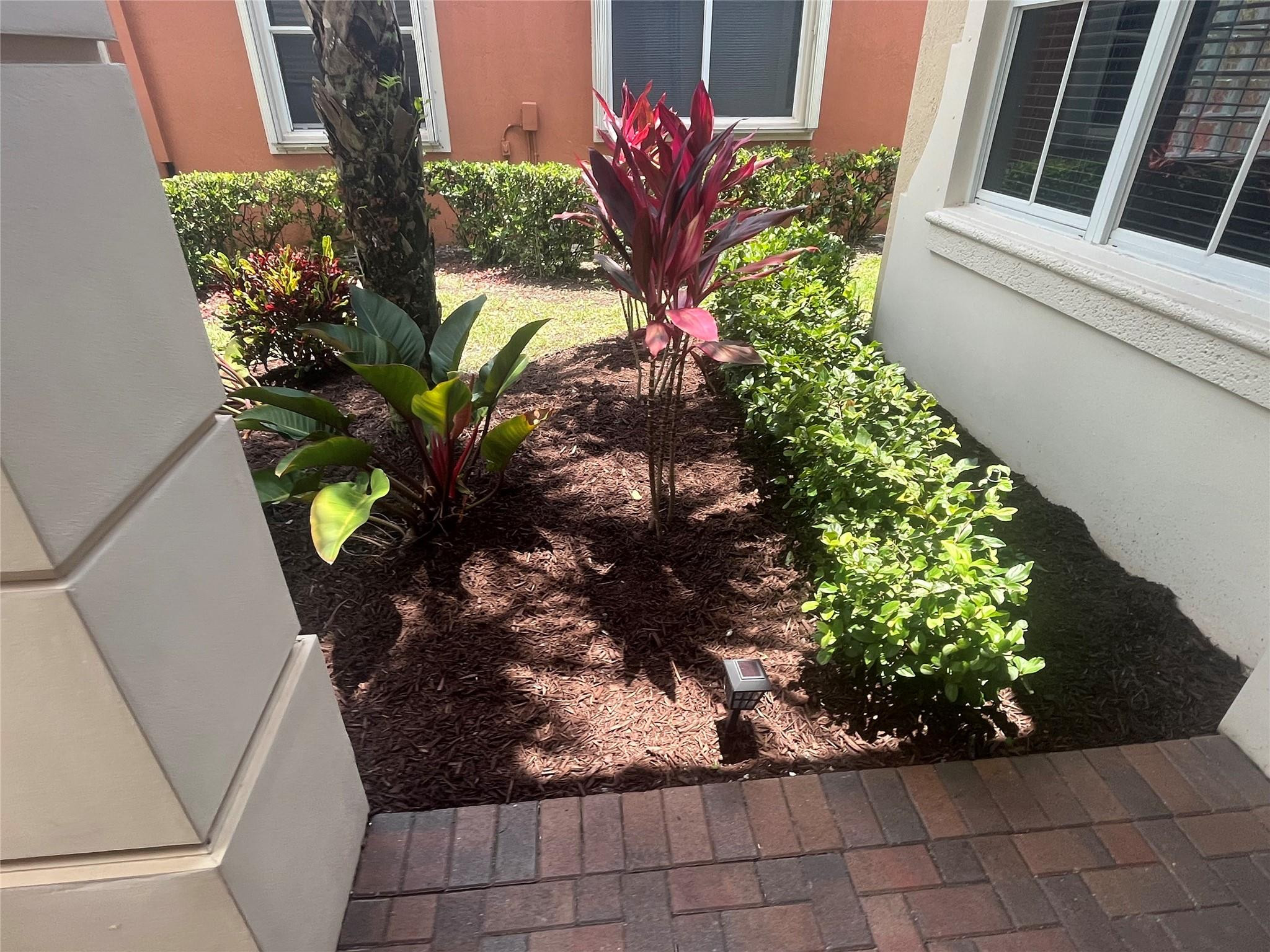 12200 NW 77TH Manor