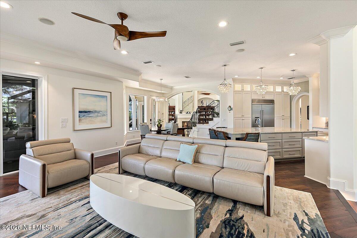 821 QUEENS HARBOR Boulevard